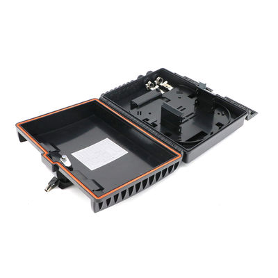 Scatola di distribuzione a fibra ottica fissata al muro